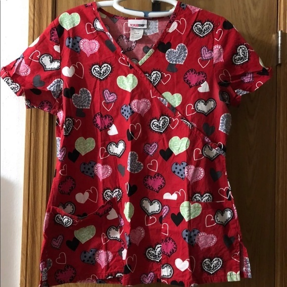 Scrub Star Top Shirt Women’s Size Small Valentines 
Red with heart print - Picture 1 of 5